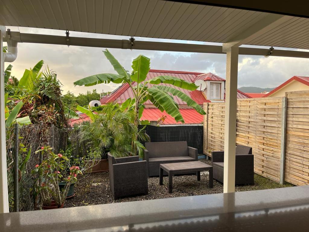 Agreable Appartement En Rez-De-Jardin A 450M De La Mer Sainte-Anne Exterior foto