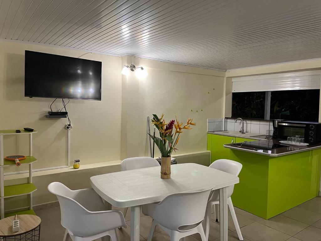 Agreable Appartement En Rez-De-Jardin A 450M De La Mer Sainte-Anne Exterior foto